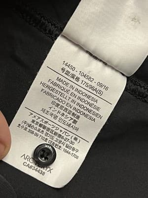 Arcteryx Captive Performance Short Sleeve Polo Shirt Men's Size Small Black - Thumbnail 6