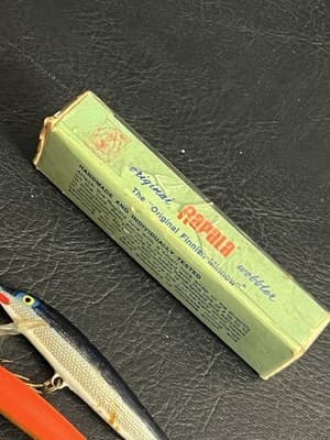 Lot of 2 VTG Rapala Kelluva Floating Minnow 9 B 3 1/2” Sininen Blue + Gold Red - Thumbnail 12