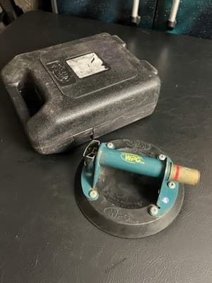 WPG Wood’s Power-Grip N4950 8'' Handheld Vacuum Cup Flat Surfaces 125lbs + Case - Image 1