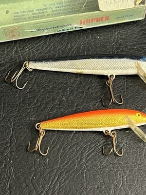 Lot of 2 VTG Rapala Kelluva Floating Minnow 9 B 3 1/2” Sininen Blue + Gold Red - Thumbnail 3