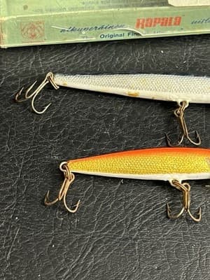 Lot of 2 VTG Rapala Kelluva Floating Minnow 9 B 3 1/2” Sininen Blue + Gold Red - Thumbnail 4