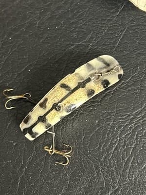 Vintage Helin Flatfish F6 White Yellow Red w/ Black Dots 2” Treble Gang + Box - Thumbnail 7