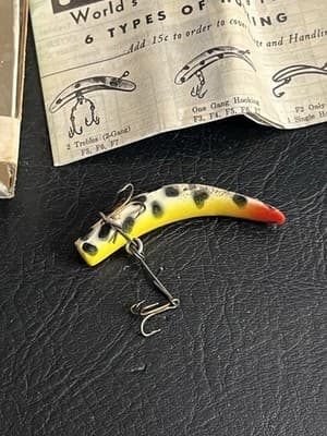 Vintage Helin Flatfish F6 White Yellow Red w/ Black Dots 2” Treble Gang + Box - Thumbnail 3