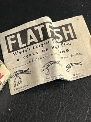 Vintage Helin Flatfish F6 White Yellow Red w/ Black Dots 2” Treble Gang + Box - Thumbnail 10