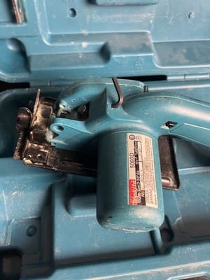 Makita 5093D Mini Circular Saw Electric With 2 Batteries, Charger, Case, Blades - Thumbnail 5