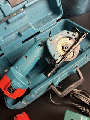 Makita 5093D Mini Circular Saw Electric With 2 Batteries, Charger, Case, Blades - Thumbnail 8