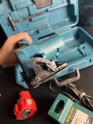 Makita 5093D Mini Circular Saw Electric With 2 Batteries, Charger, Case, Blades - Thumbnail 13