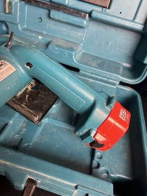 Makita 5093D Mini Circular Saw Electric With 2 Batteries, Charger, Case, Blades - Thumbnail 6