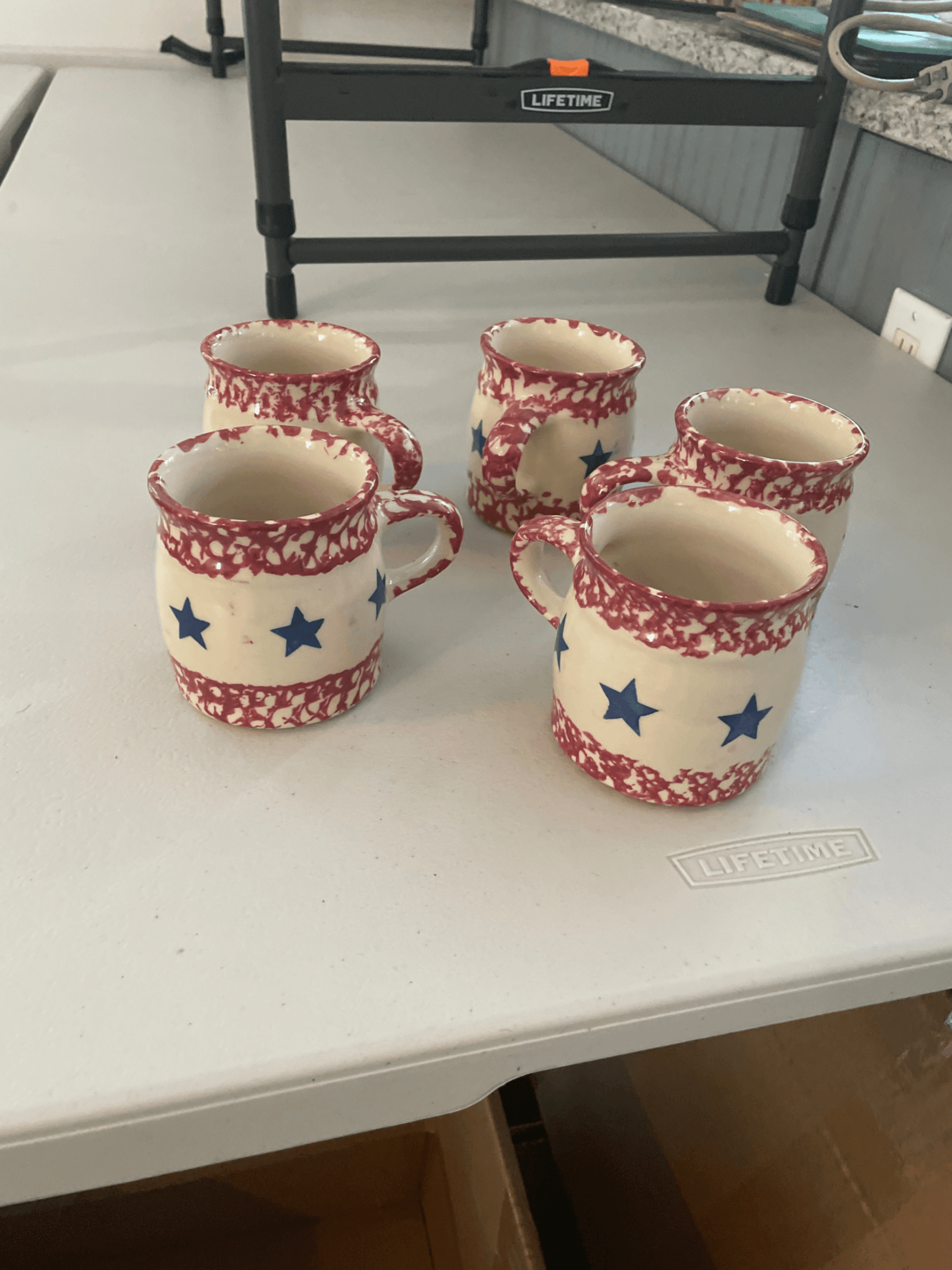 Set of 5 Ceramic Mugs with Red and Blue Star Pattern - Image 1