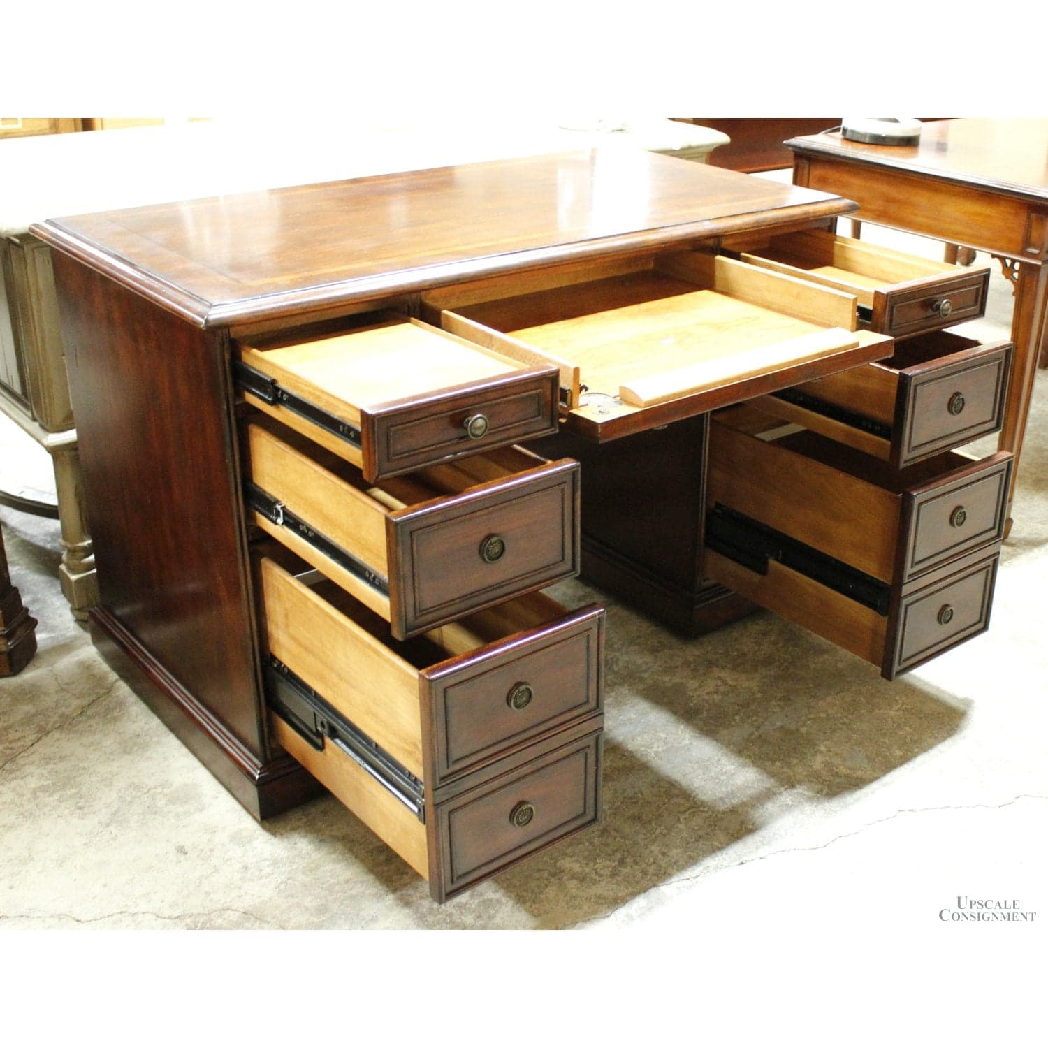 Hooker 'Seven Seas' Double Pedestal Desk - Mahogany - Thumbnail 2