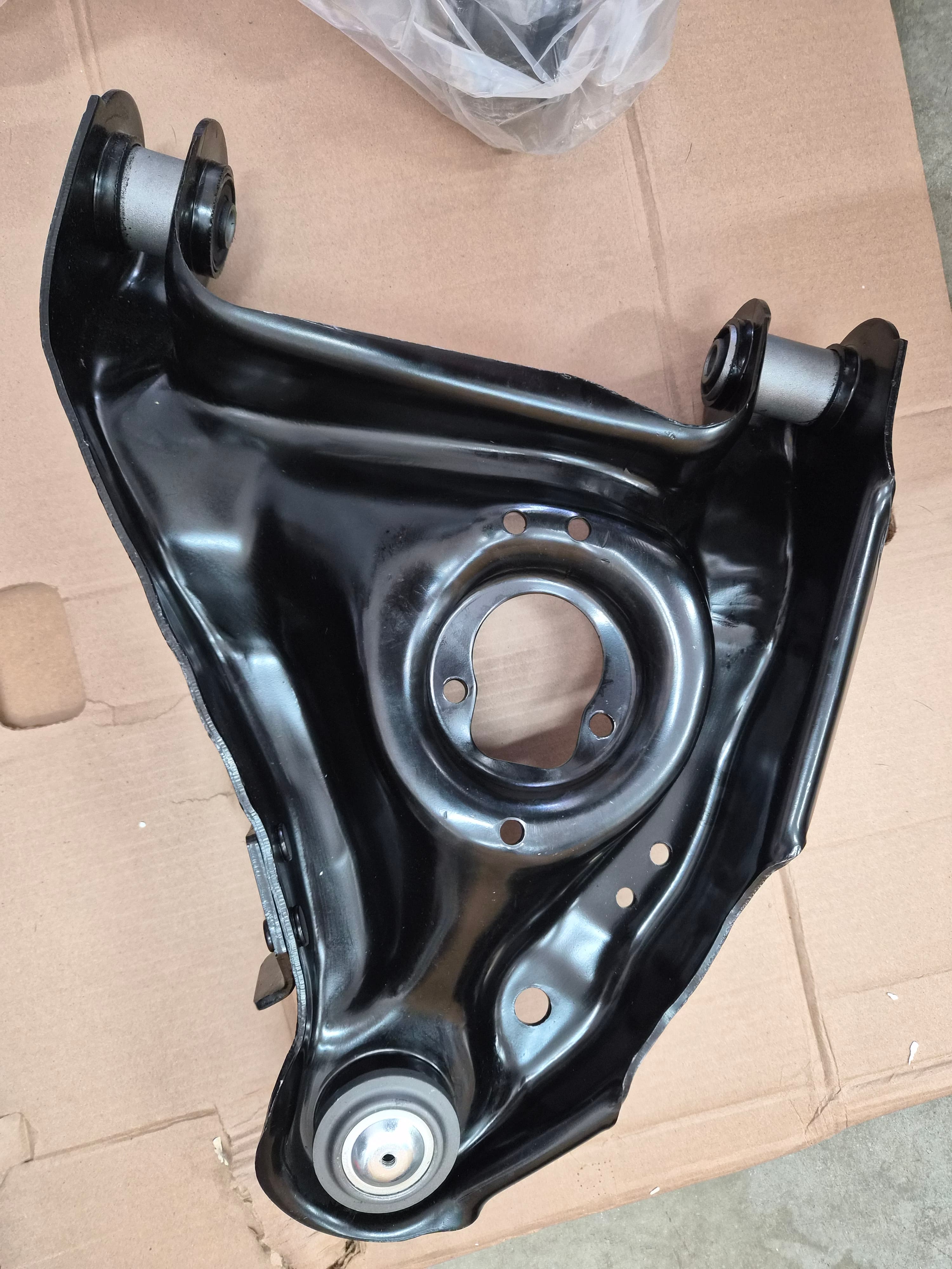 Front Lower Control Arm Pair K620251 K6202521995-2005 Chevrolet Blazer, 1995-2003 Chevrolet S-10, 1995-2001 GMC Jimmy, 1995-2003 GMC Sonoma, and 1996-2000 Isuzu Hombre. - Image 1