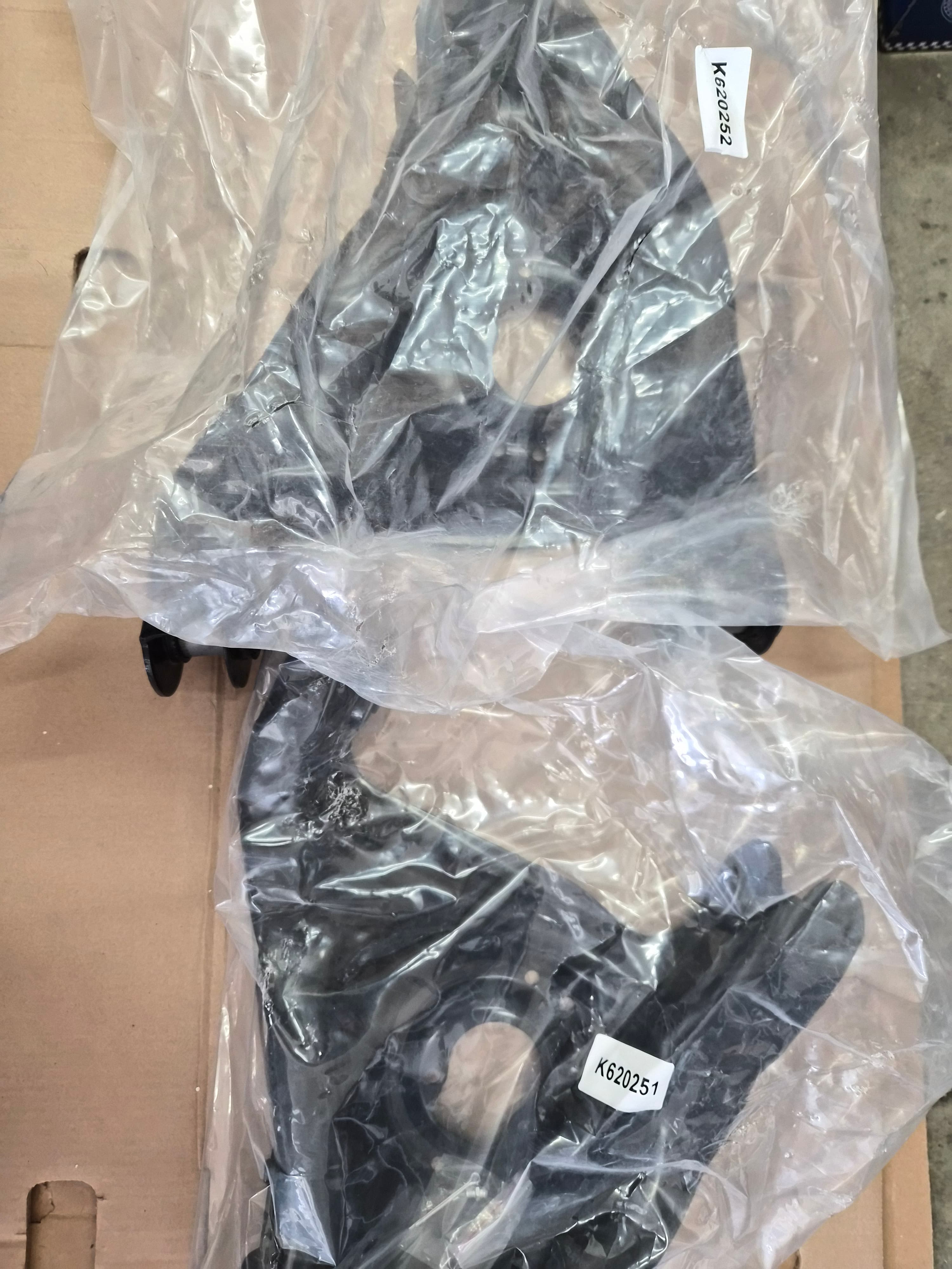 Front Lower Control Arm Pair K620251 K6202521995-2005 Chevrolet Blazer, 1995-2003 Chevrolet S-10, 1995-2001 GMC Jimmy, 1995-2003 GMC Sonoma, and 1996-2000 Isuzu Hombre. - Thumbnail 3