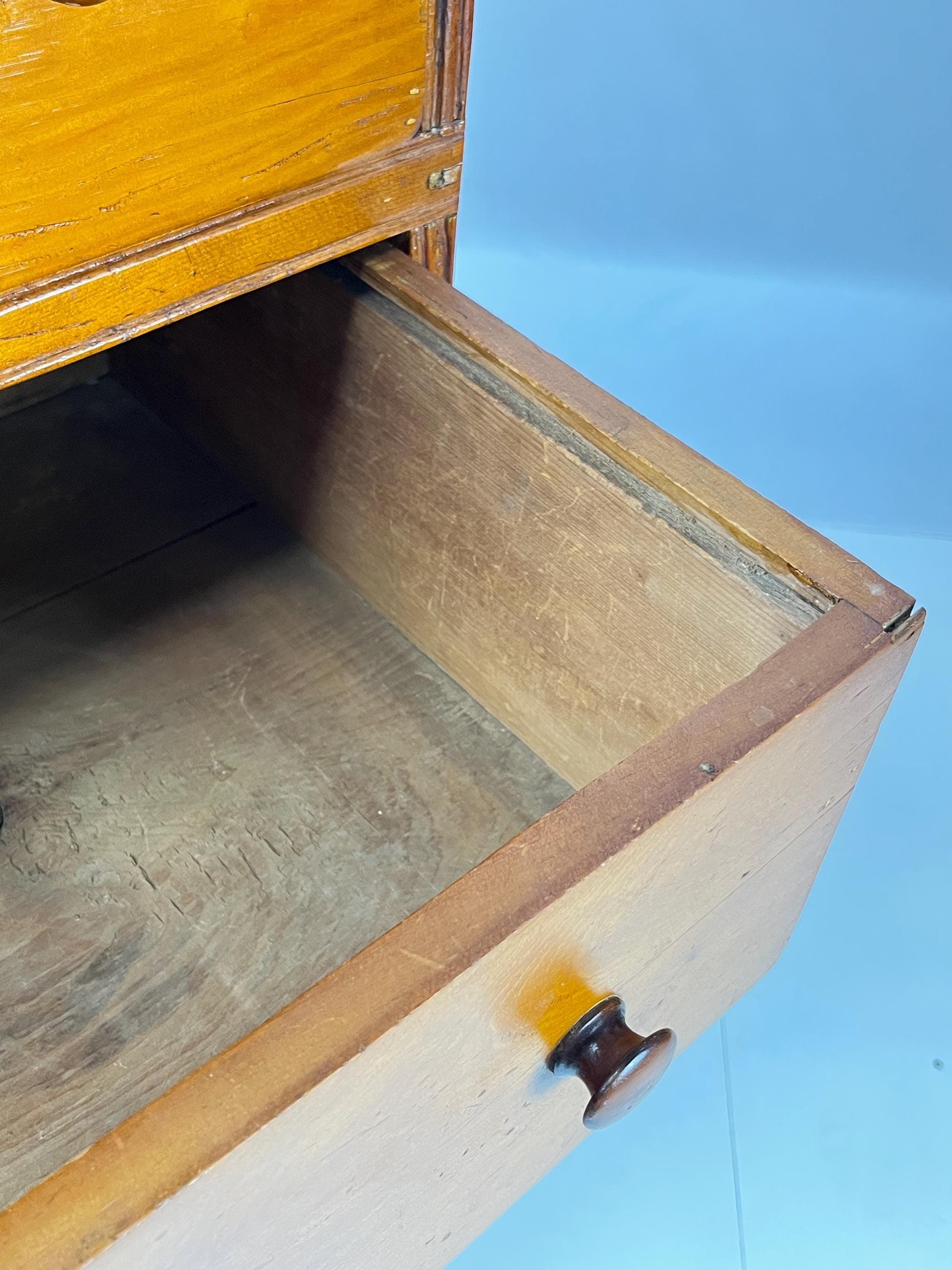 19th Century Antique Pine Three-Drawer Chest - Thumbnail 18