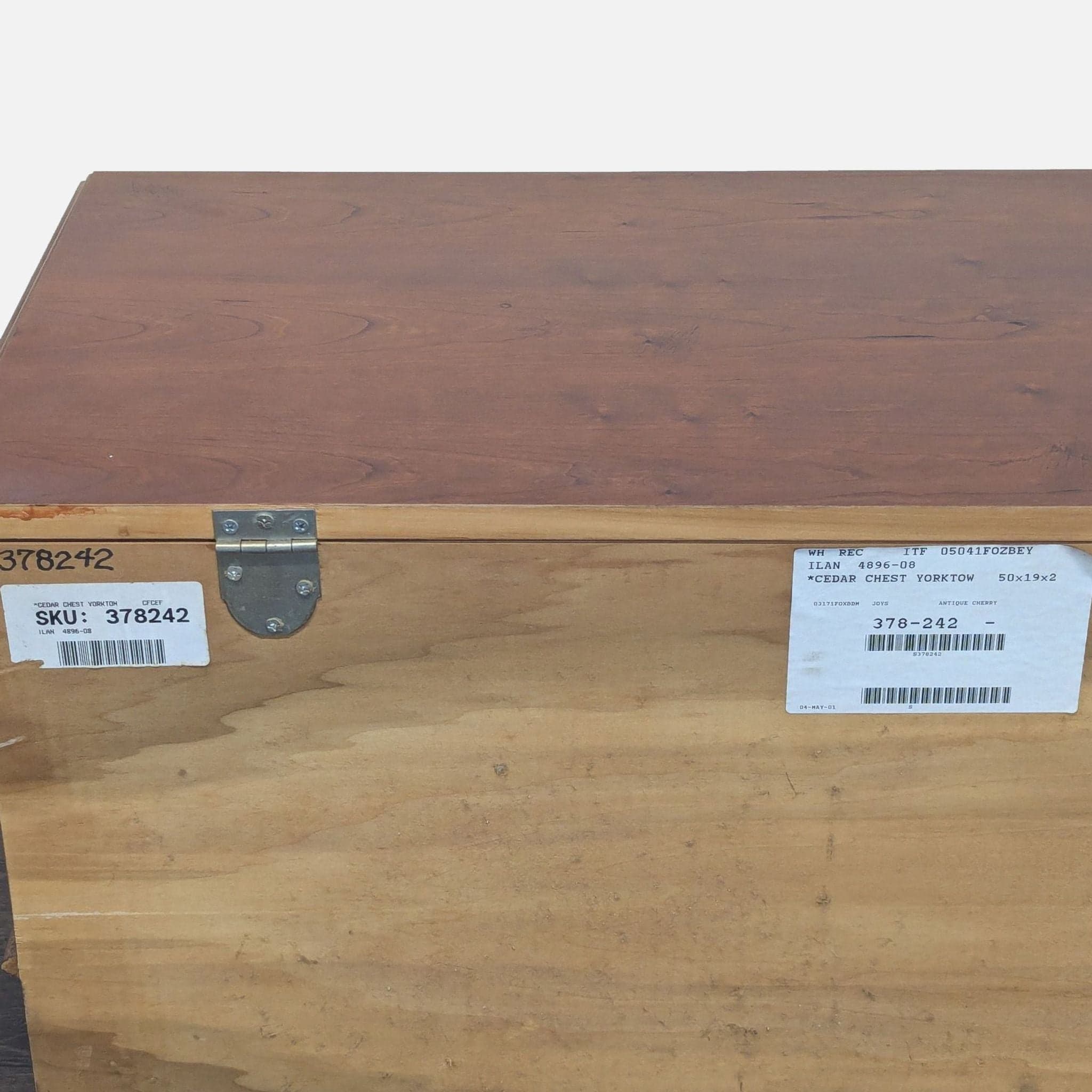 Vintage Lane Cedar Lined Trunk - Thumbnail 3