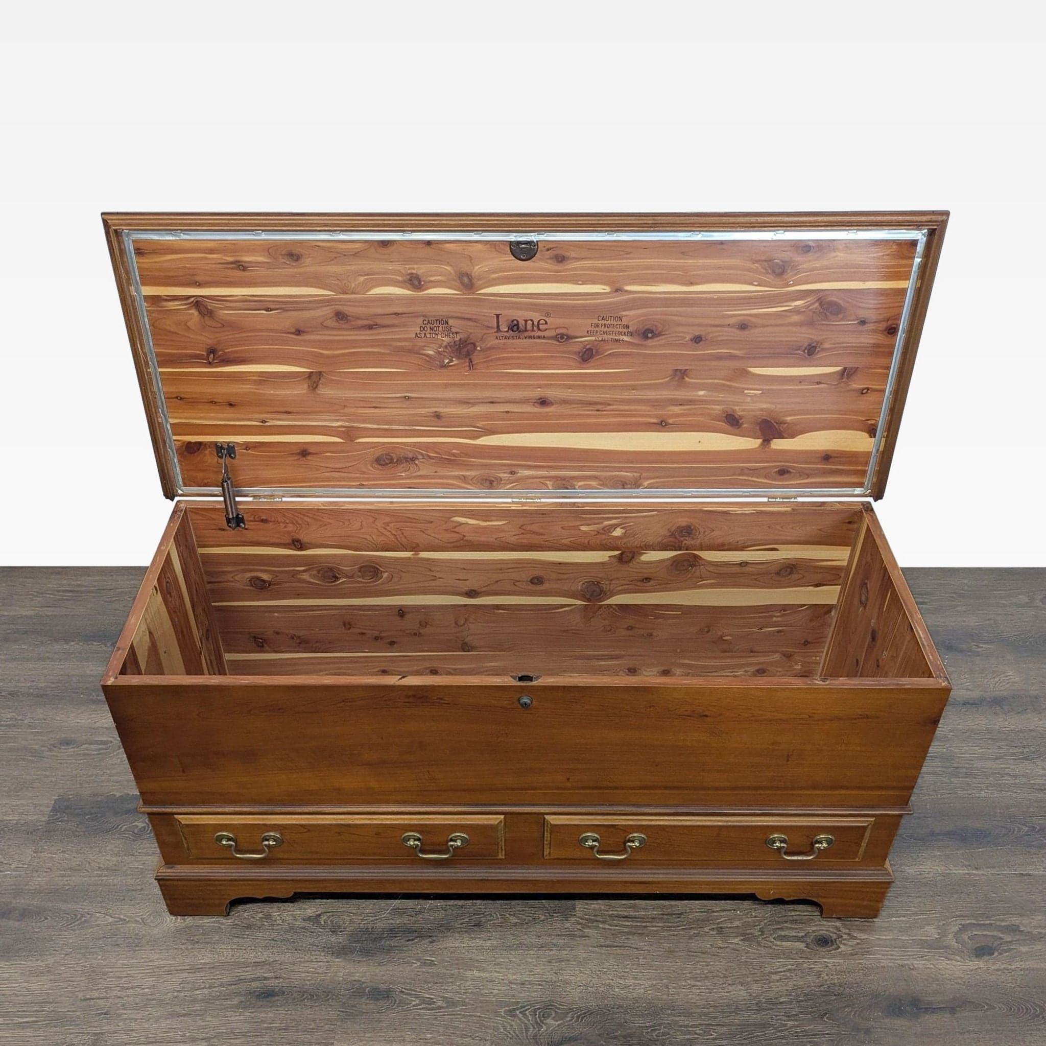 Vintage Lane Cedar Lined Trunk - Thumbnail 2