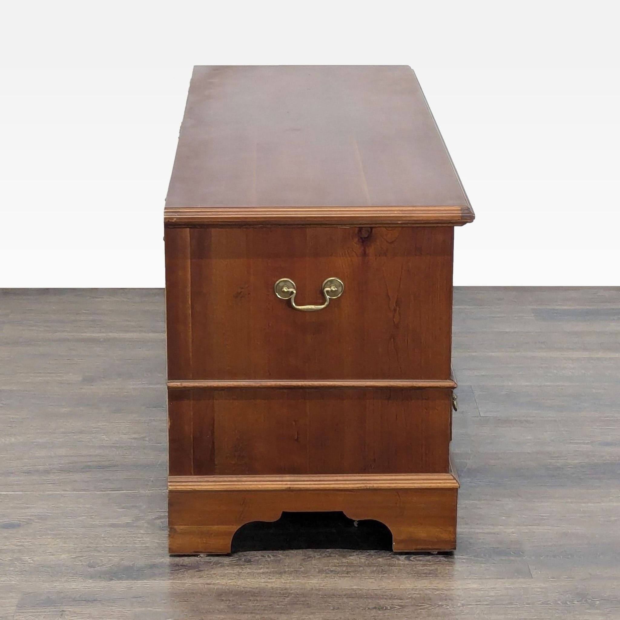 Vintage Lane Cedar Lined Trunk - Thumbnail 9