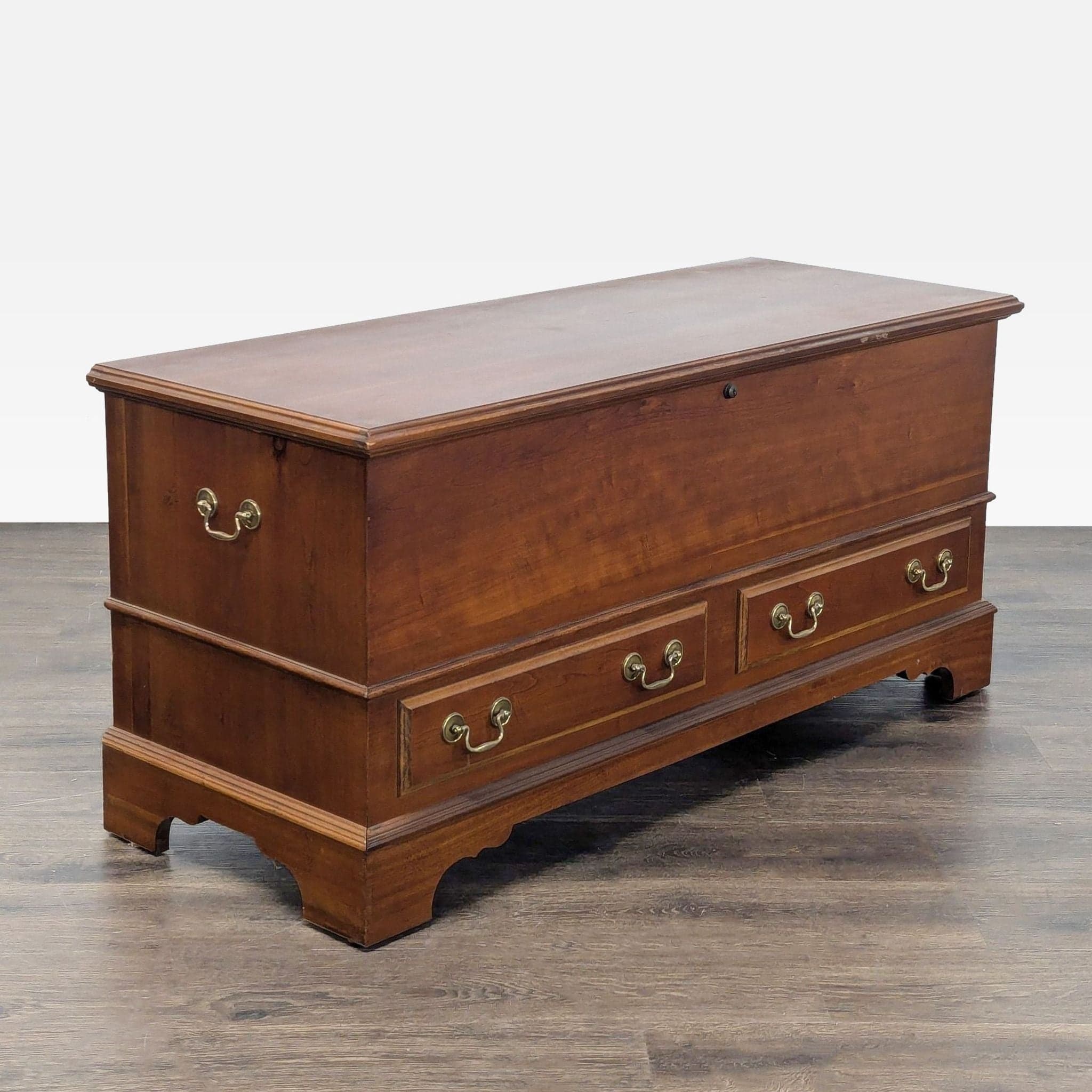 Vintage Lane Cedar Lined Trunk - Thumbnail 8