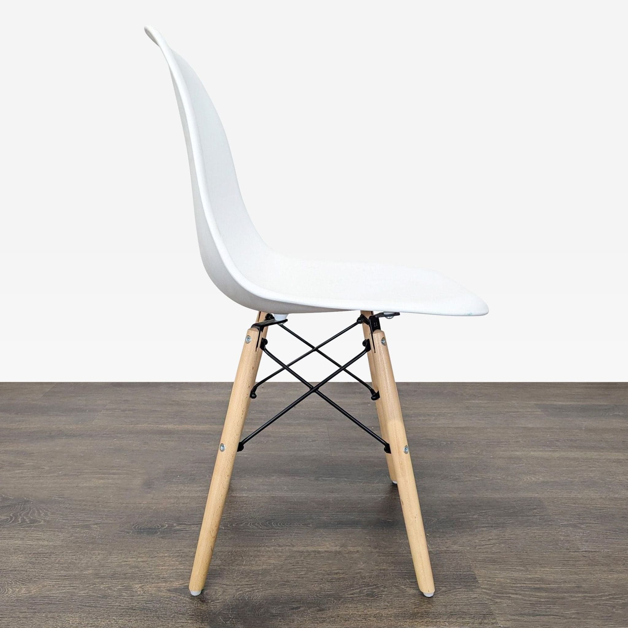 Set of Six Mid-Century Modern Dining Chairs - Thumbnail 4