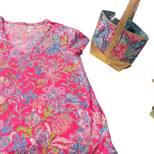 Lilly Pulitzer Women’s V-Neck Shirt With Wine Tote Bag - Image 1