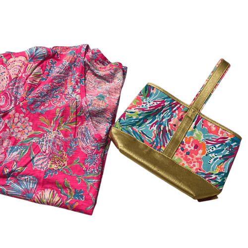 Lilly Pulitzer Women’s V-Neck Shirt With Wine Tote Bag - Thumbnail 2