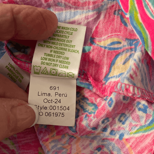 Lilly Pulitzer Women’s V-Neck Shirt With Wine Tote Bag - Thumbnail 16