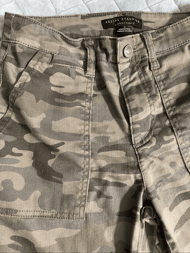 Social Standard by Sanctuary Women’s Logan Camo Cargo Pants size 2 - Thumbnail 8