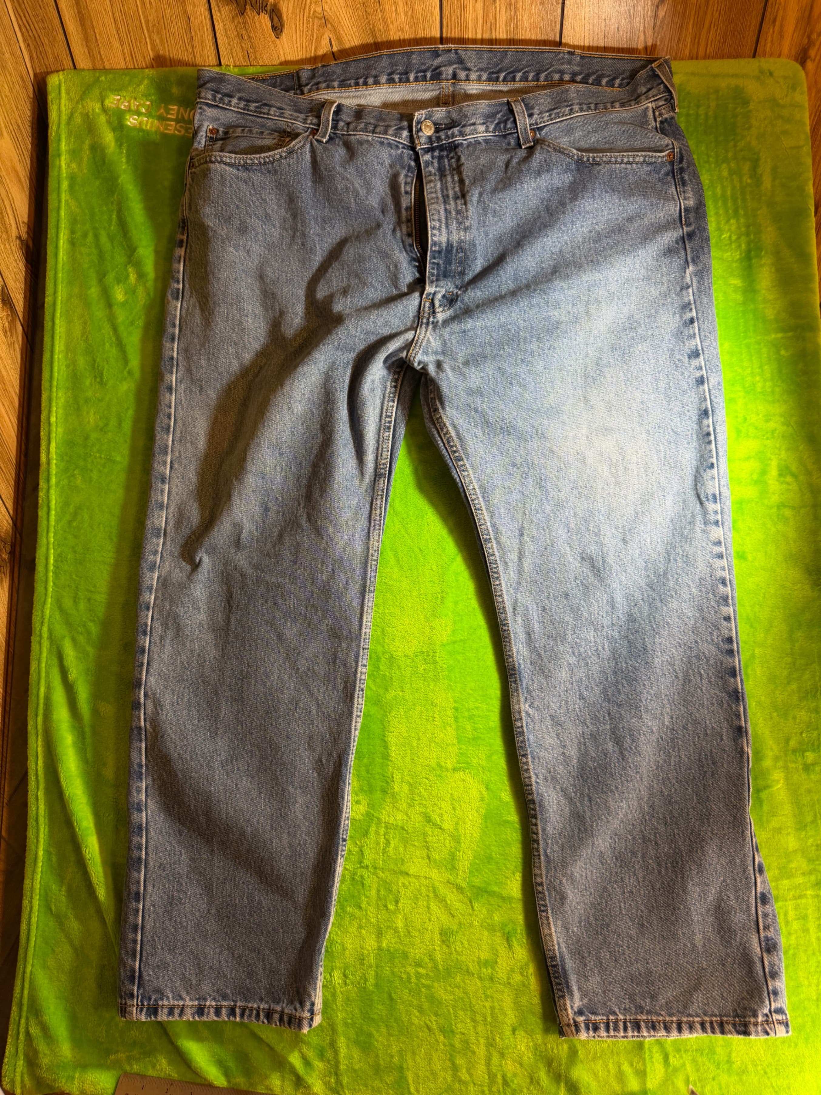 Levi's 505 Regular Fit Light Wash Jeans W44 L30 - Image 1