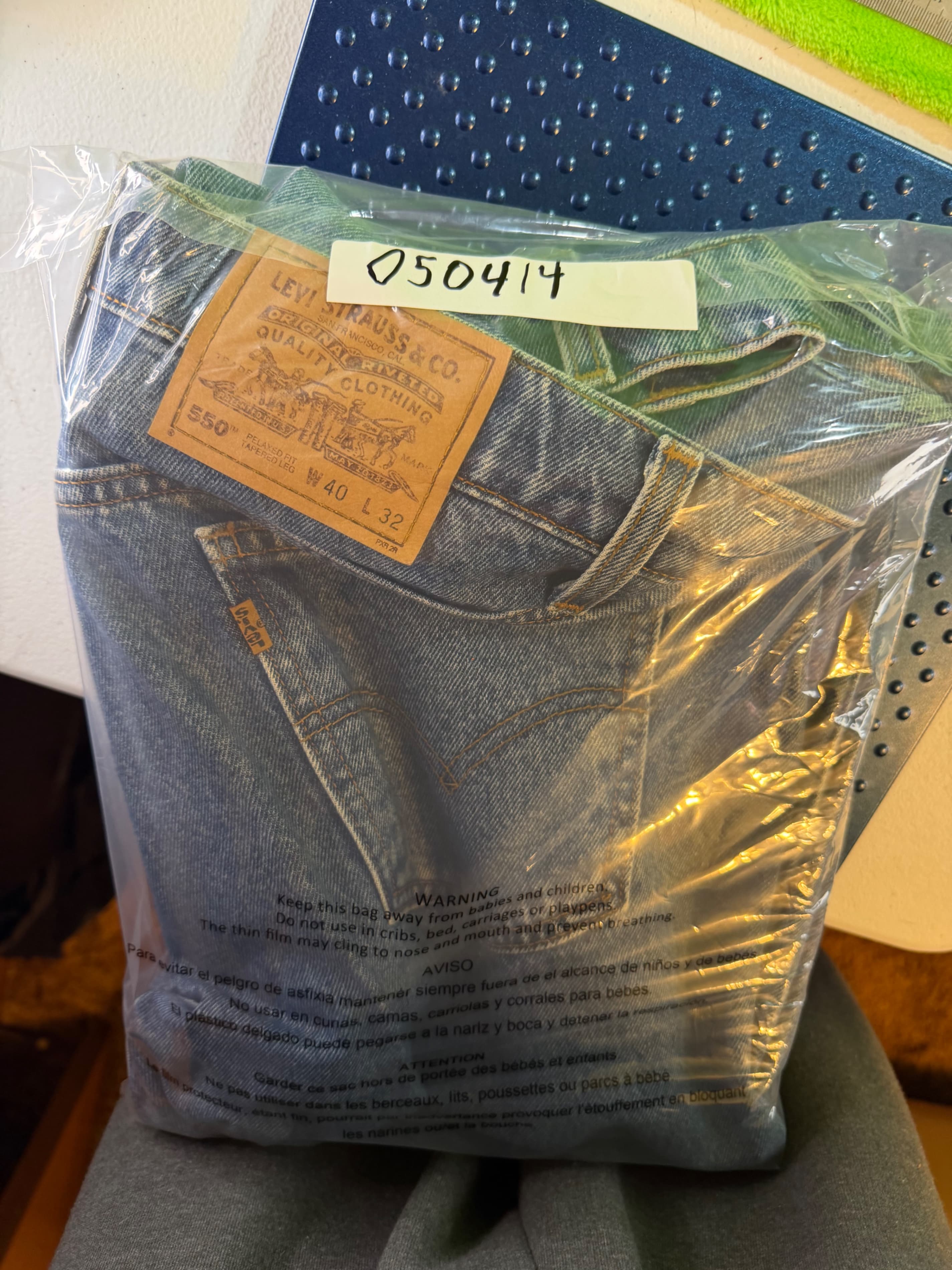 Vintage 90s Levi's 550 Orange Tab Relaxed Tapered Jeans Light Wash Mens 40x32 - Thumbnail 10