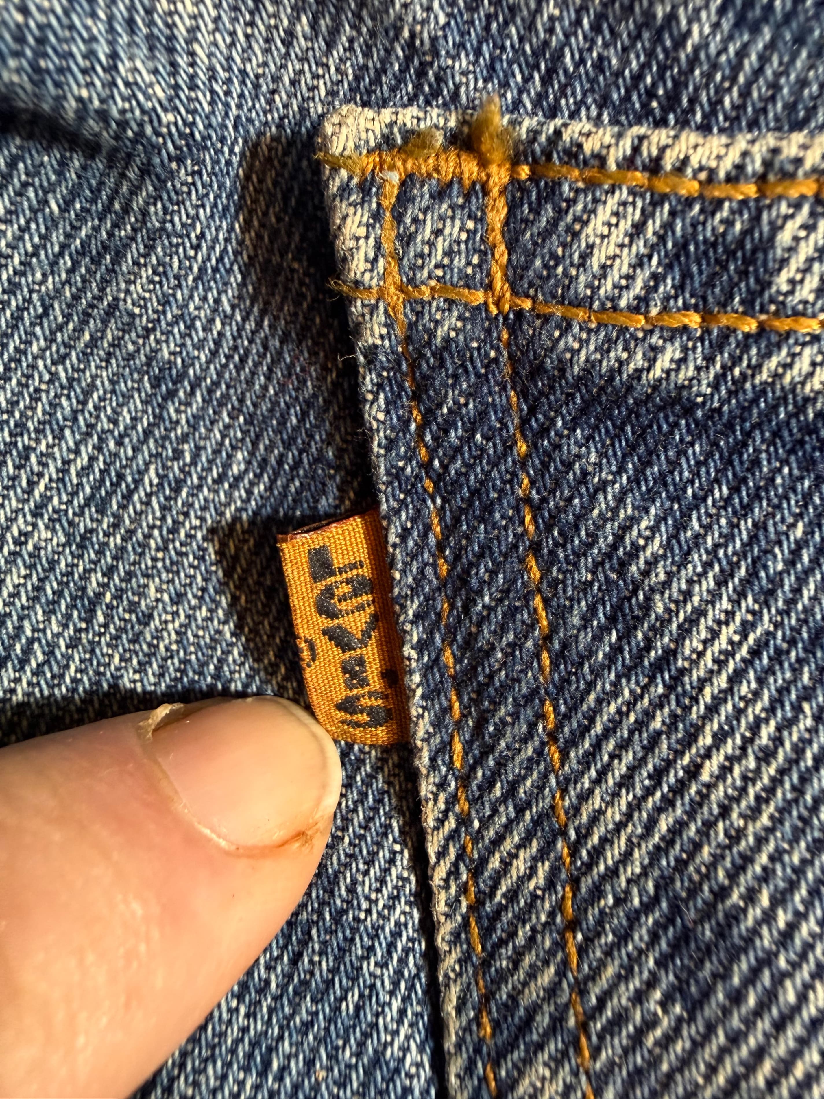 Vintage 90s Levi's 550 Orange Tab Relaxed Tapered Jeans Light Wash Mens 40x32 - Thumbnail 3