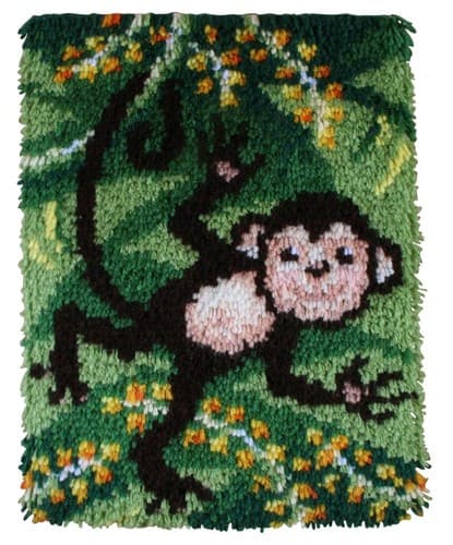 Vintage WonderArt 426146 Wonderart Swingin Latch Hook Kit, 15" X 20" - Image 1