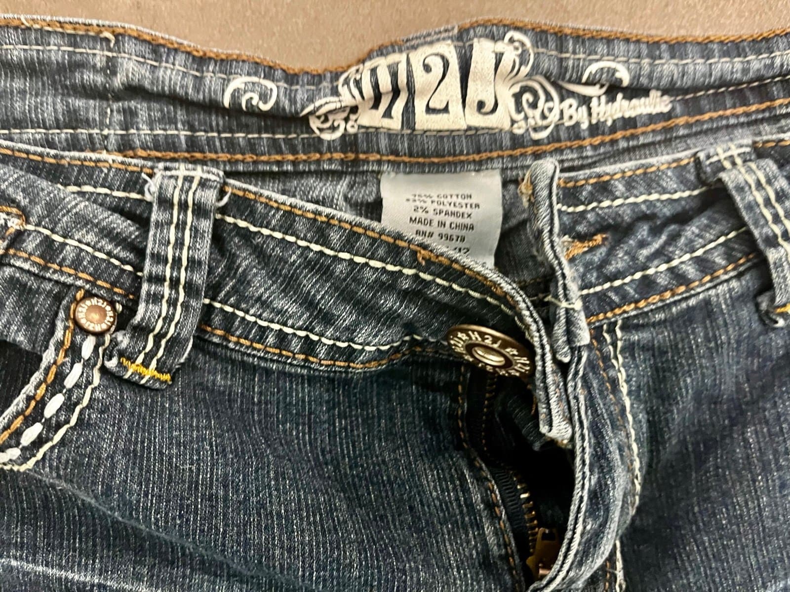 Hydraulic shorts size 11/12 - Image 1