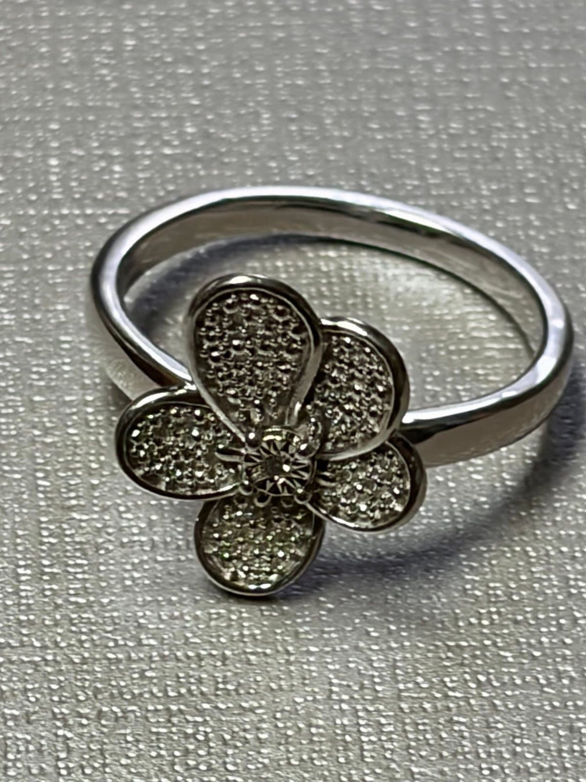 NWT, White Diamond Accent Petal Ring, size 9 - Thumbnail 3