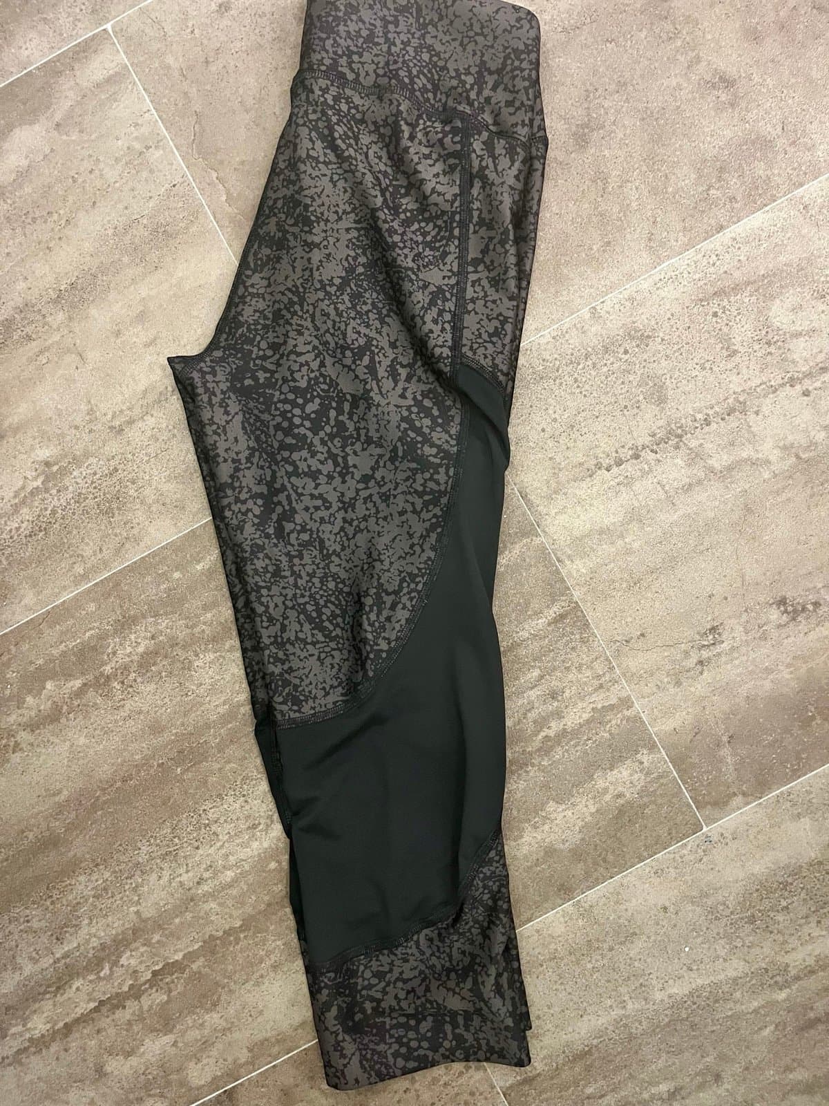 Women’s Under Armour athletic leggings size M - Thumbnail 4