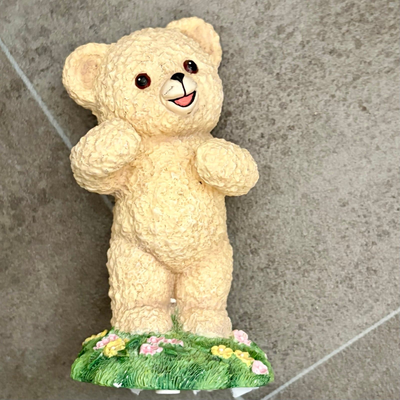 1998 Snuggle Bear Porcelain Collectors item/figurine - Thumbnail 3
