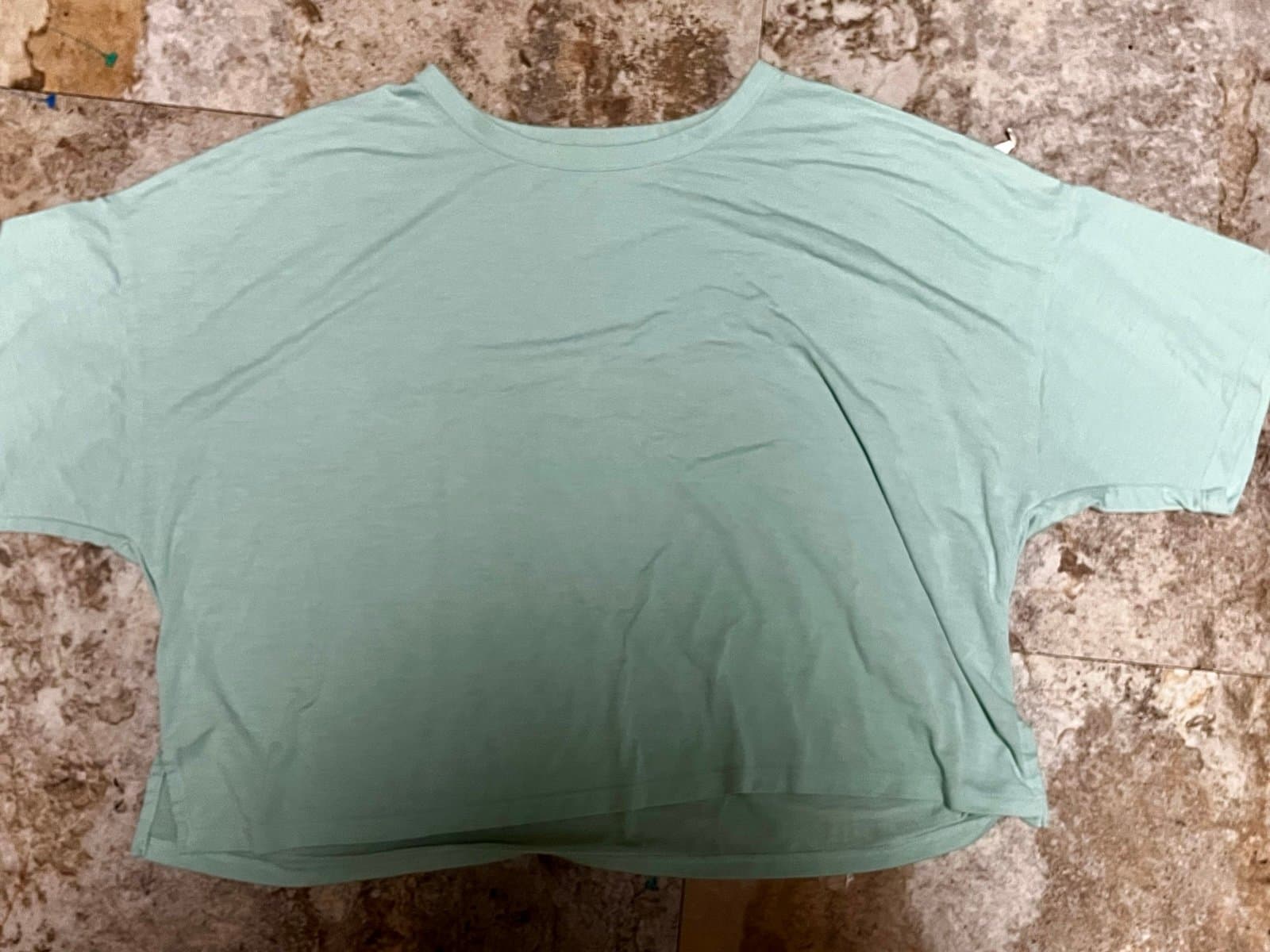 Old Navy Athletic leggings, Black and Old Navy Active Crop Top light green. - Thumbnail 4
