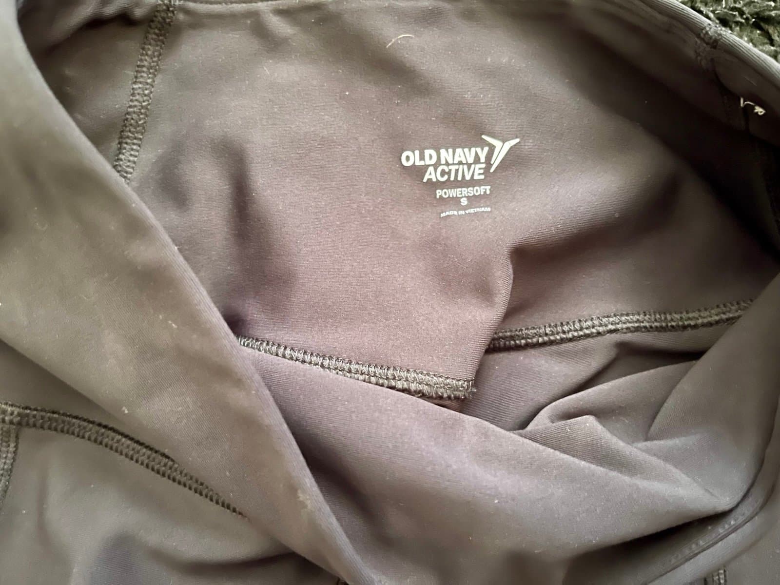 Old Navy Athletic leggings, Black and Old Navy Active Crop Top light green. - Thumbnail 2