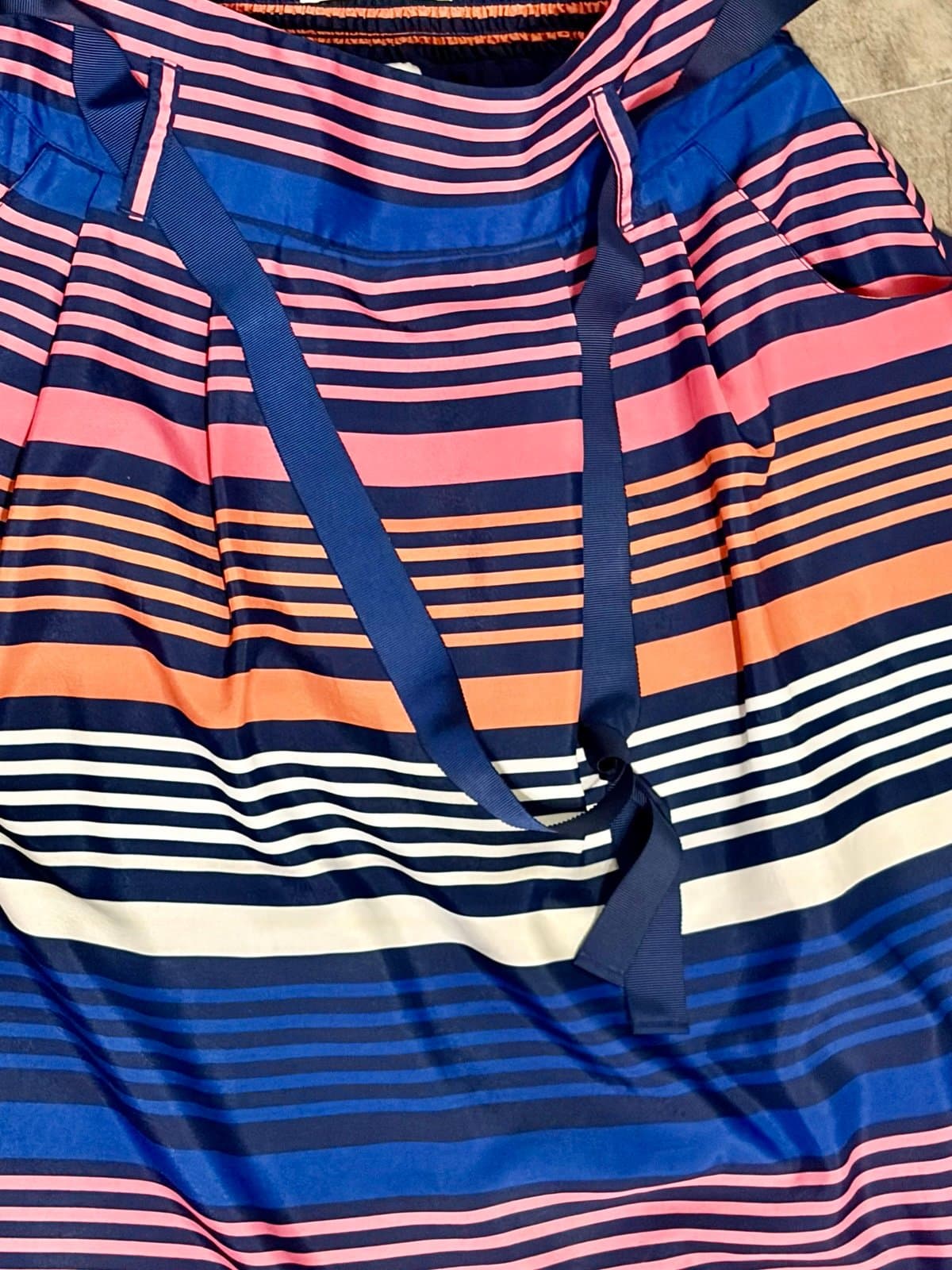 Women’s Old Navy Skirt size SM - Thumbnail 6