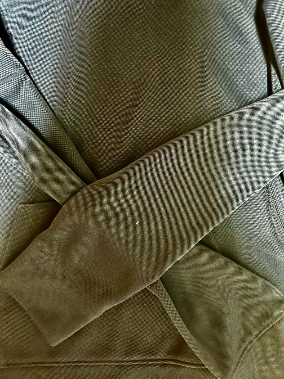 Under Armour Women’s Hoodie, size SM. - Thumbnail 4
