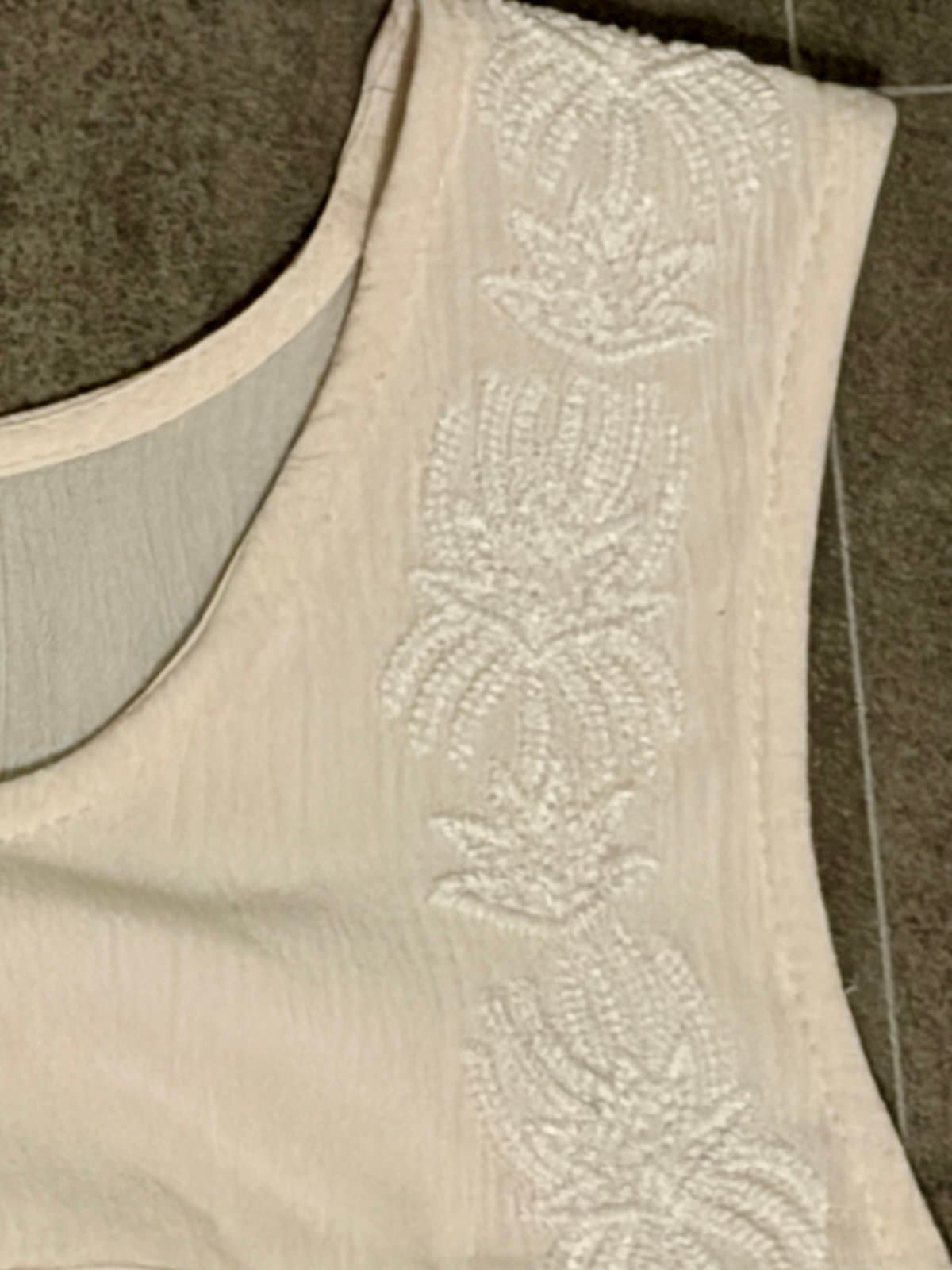 Women’s Mossimo creme Tank size M - Thumbnail 8