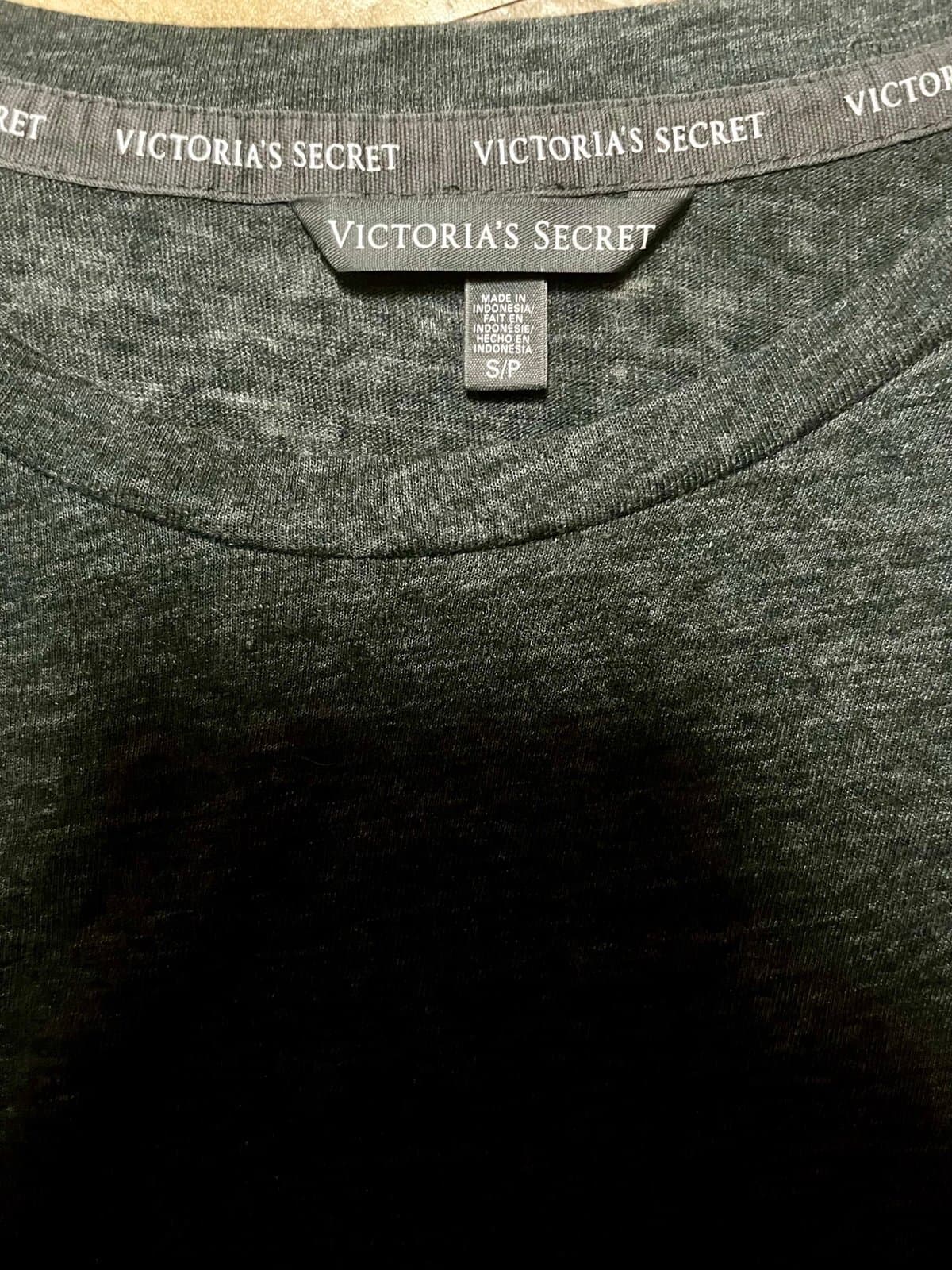 Victoria Secret top size SM - Thumbnail 2