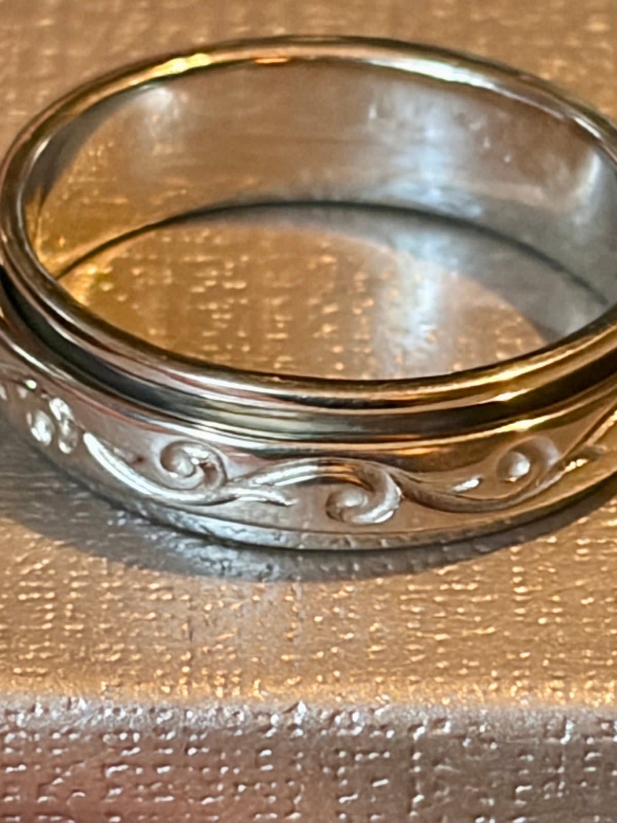 Sterling Silver Wave Spinner Ring, size 8 - Image 1