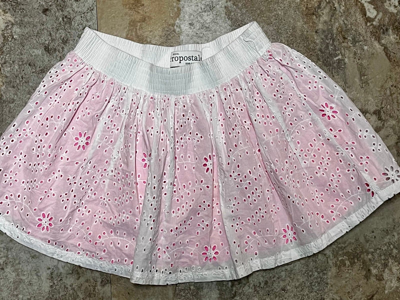 Aeropostale white Floral Skirt with Pink underlay, size M - Image 1