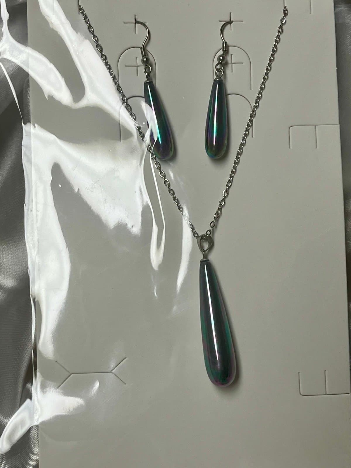 Shell Pearl Drop Earnings and Necklace set - Image 1