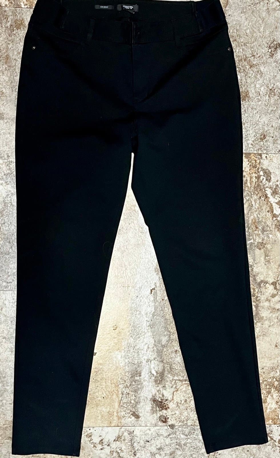 Vera Wang Bottoms, size LG - Image 1