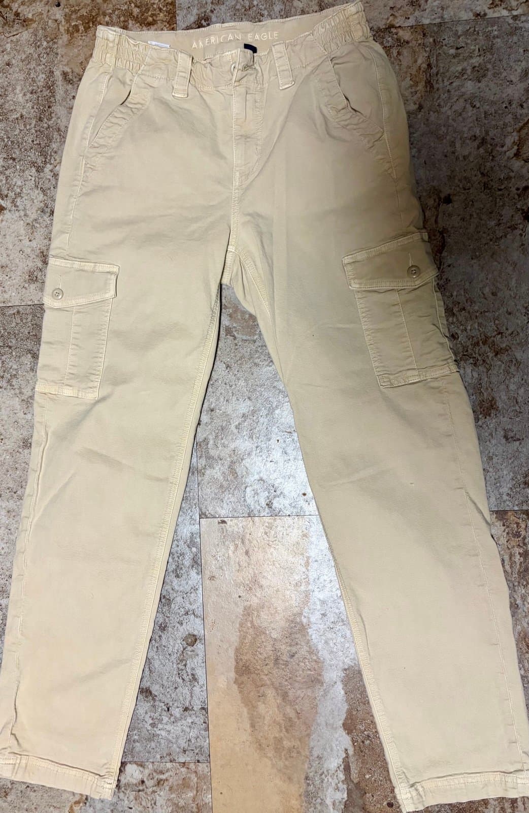 American Eagle Khaki Cargo Pants, size 4 - Image 1