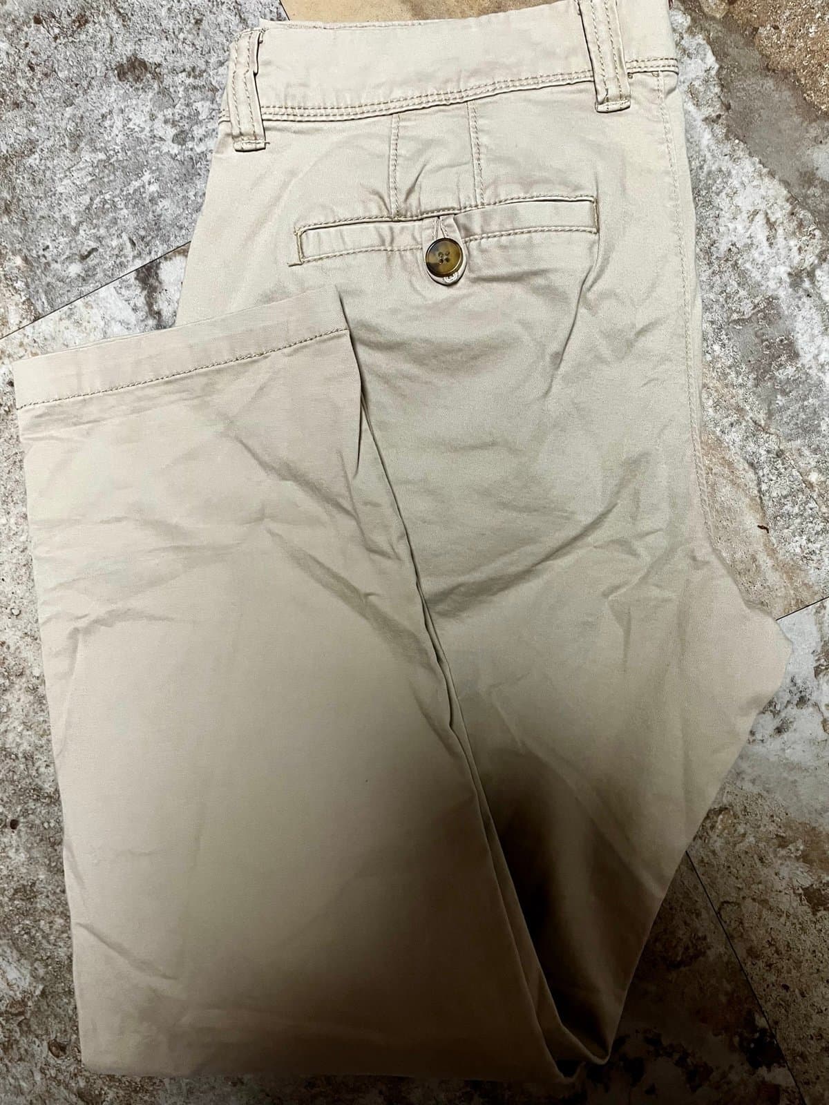 Old Navy Khakis size SM - Thumbnail 4