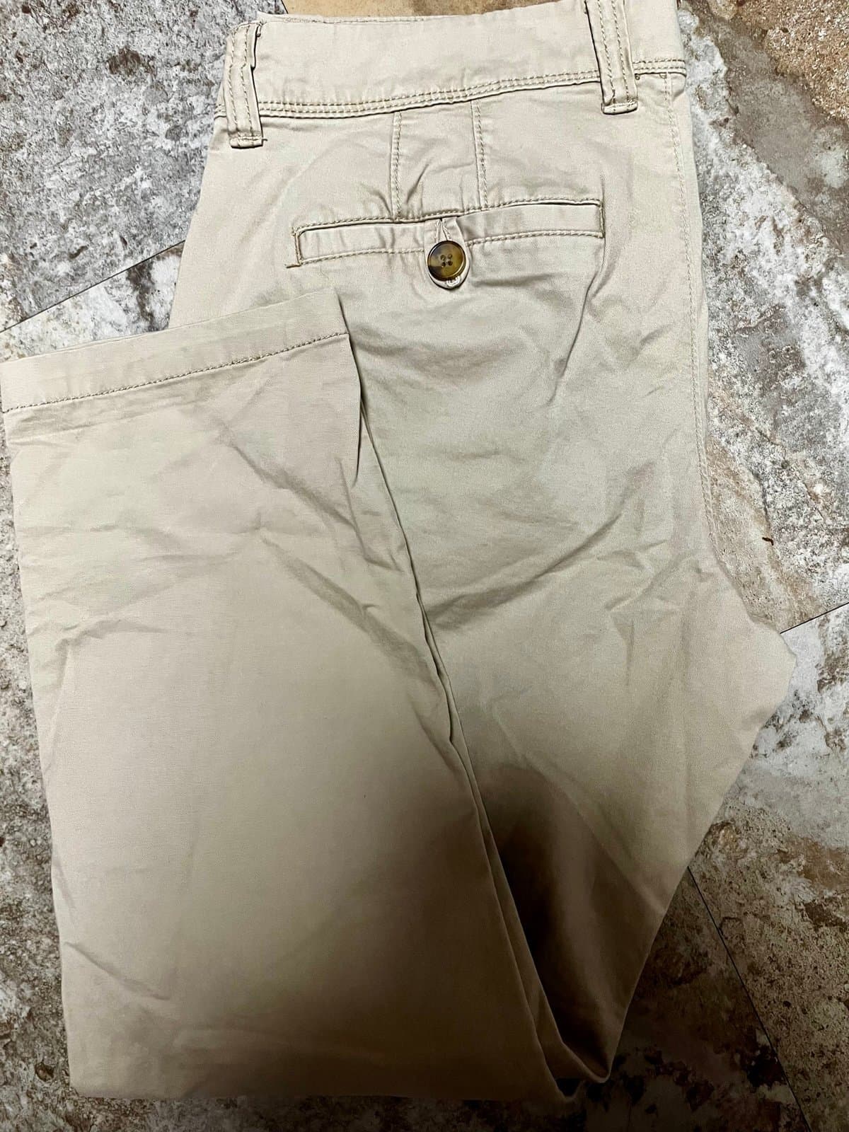 Old Navy Khakis size SM - Thumbnail 3