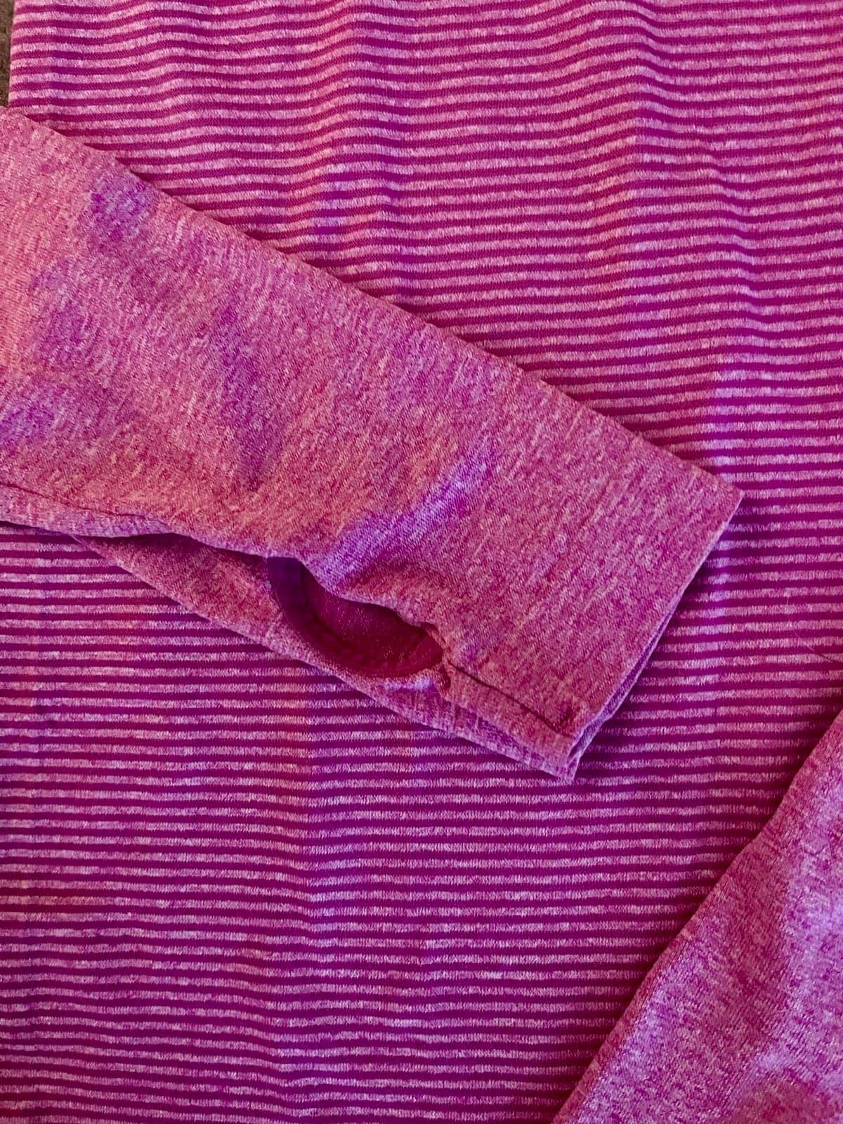 Danskin, long sleeve Top size SM. - Thumbnail 2