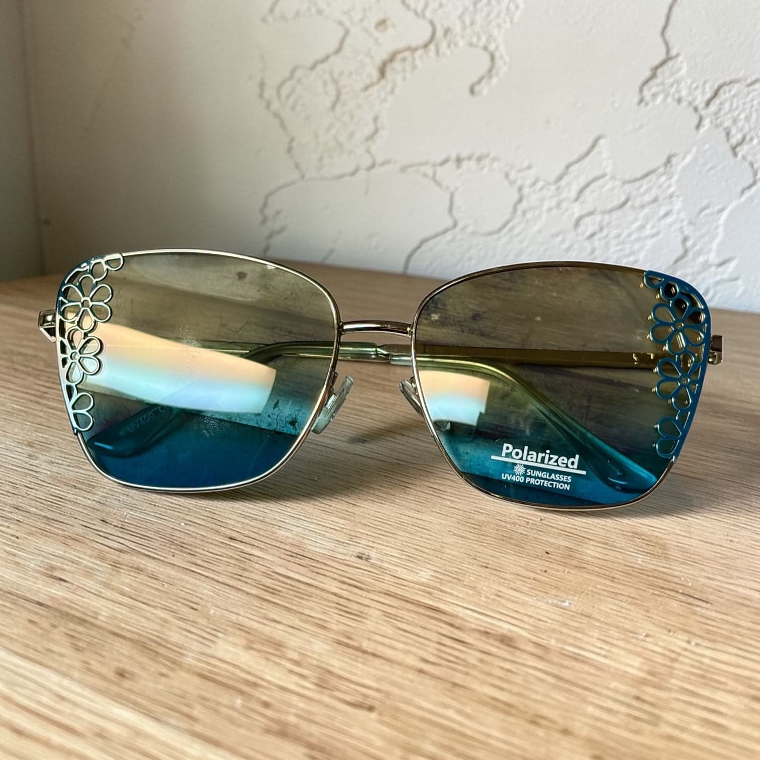 ShopLC Flower Design UV400 Polarized Sunglasses with Floral Side Accents and Gr - Image 1