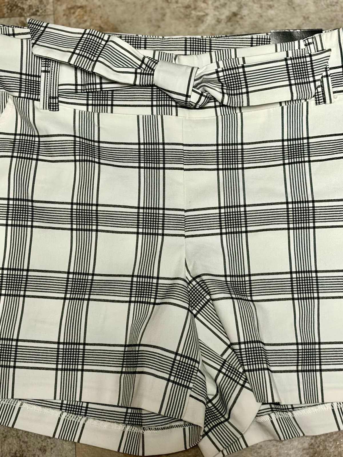 NWT, SOHO women’s Shorts L - Thumbnail 2